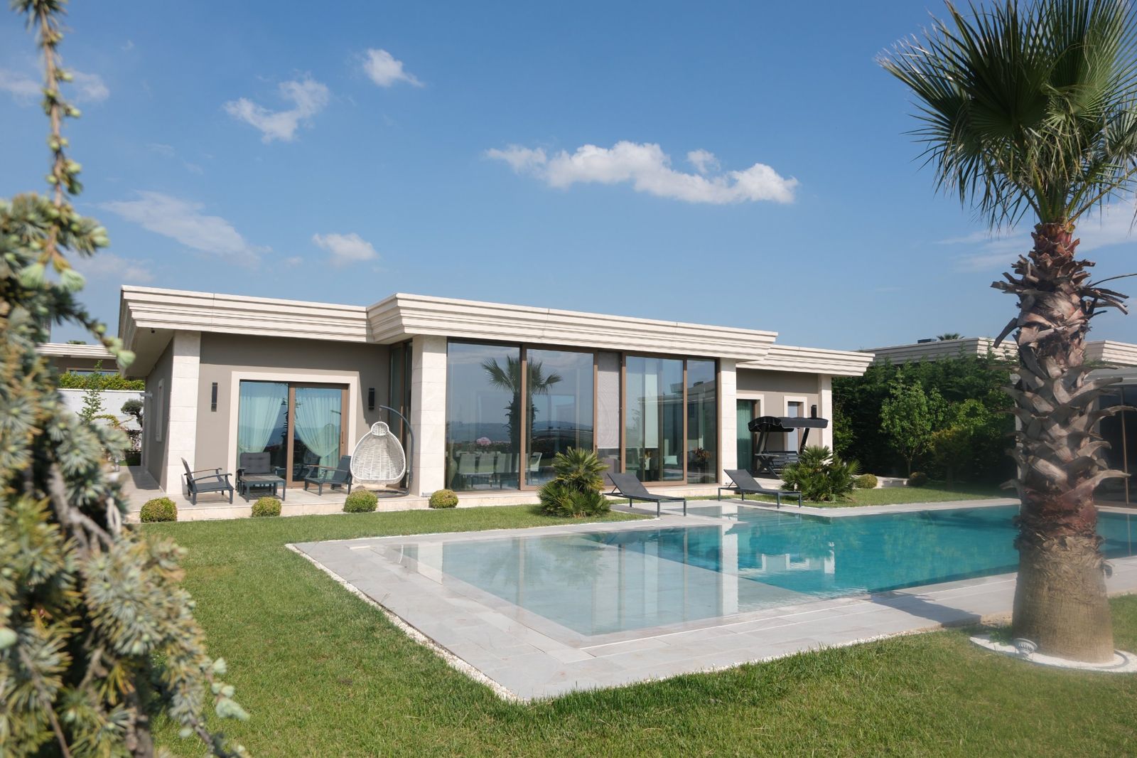 Havuzlu villa dış mekân fotoğrafı